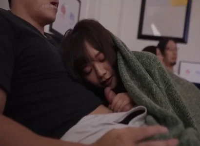 Cô em họ tinh nghịch đưa tôi vào những phút giây nồng cháy