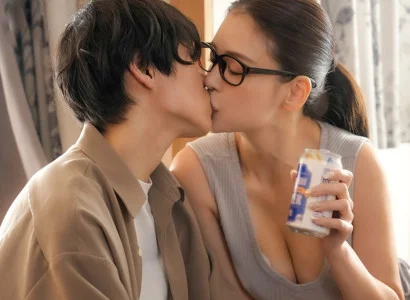 Anh chàng vừa mất người yêu vì bị cắm sừng được chị hàng xóm an ủi chân thành