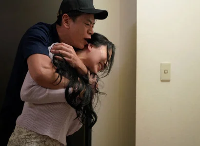 Nữ ca sĩ bị người hâm mộ làm nhục vì vóc dáng quá nuột nà