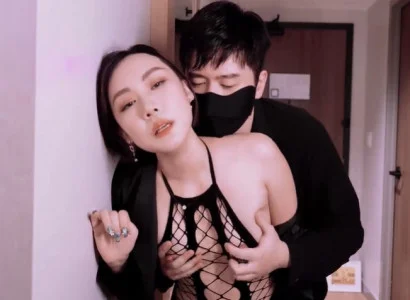 Người phụ nữ bán thân cho sếp nhằm lấy tiền trả nợ cho chồng